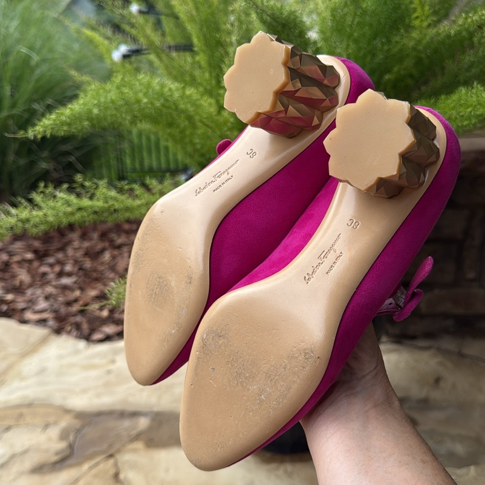 Salvatore Ferragamo Ortensia 55 Suede Pumps - Picture 10 of 16